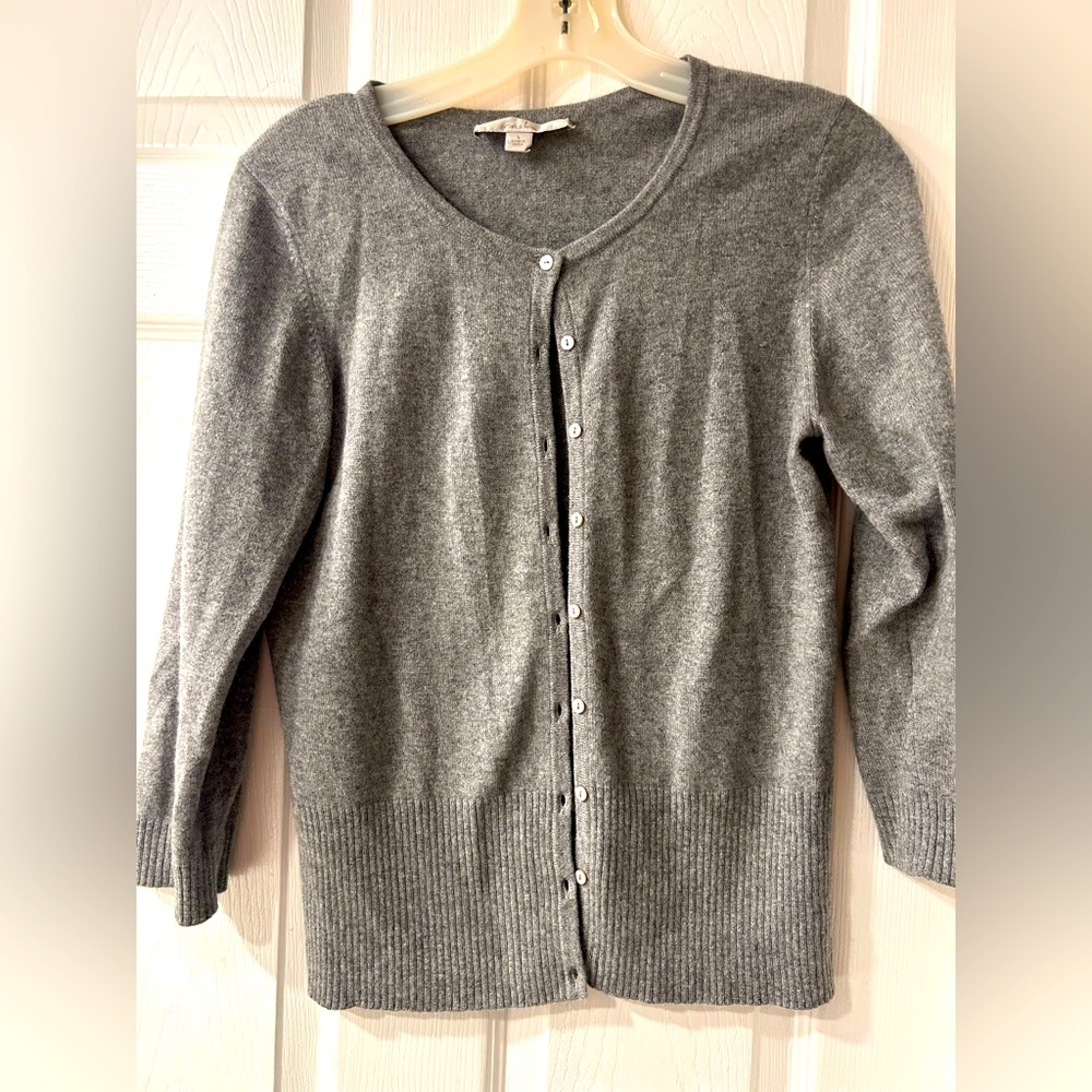 Caslon size large 100% cashmere sweater w/mother-of-pearl buttons & 3/4 sleeves